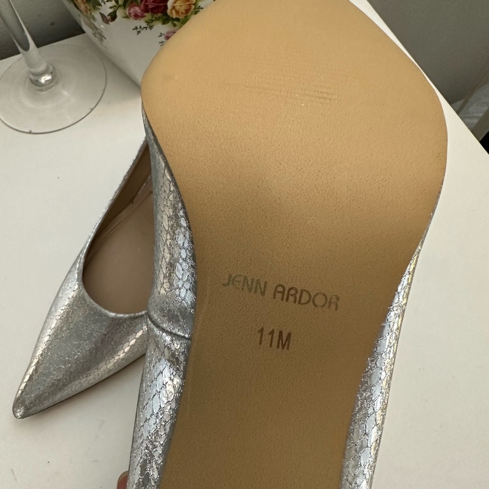 NEW| Metallic Silver Pointed Toe Stilettos Pumps - Picture 14 of 14